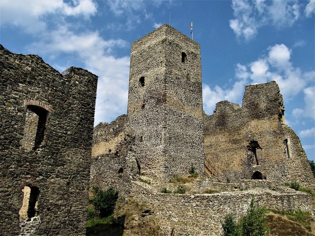 Tajemství zazděného novorozence na hradu Rokštejn