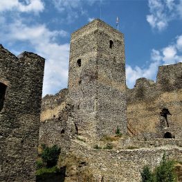 Tajemství zazděného novorozence na hradu Rokštejn