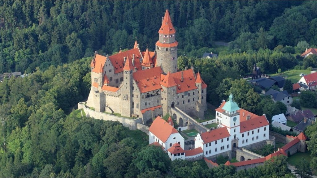 Záhadný hrad Bouzov: Bílá paní i tajný řád nacistů