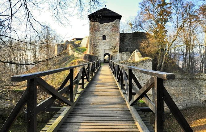 Za branami hradu Lukov