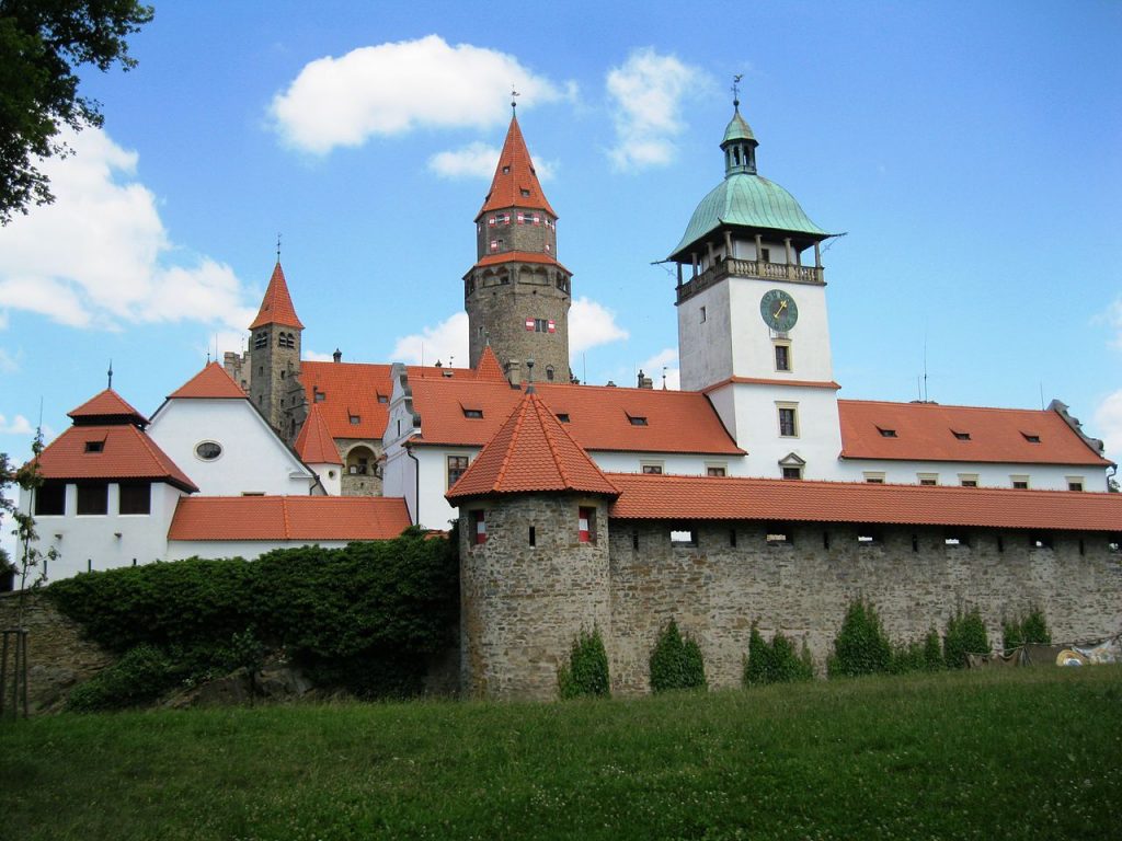 Přízračný hrad Bouzov se měl stát sídlem černého řádu SS