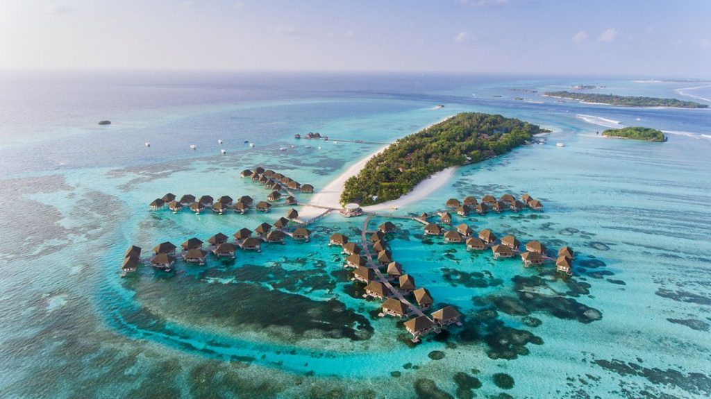 Maledivy, ostrovy jako šňůra perel