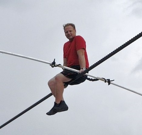 Americký akrobat Nik Wallenda přejde v roce 2013 po laně nad Grand Canyonem.