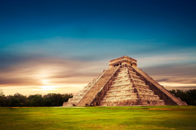 Španělé nazývají Kukulkánovu pyramidu slovem El Castillo, tj. Hrad.