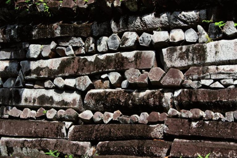 Vytvořila Nan Madol dávno zaniklá civilizace z kontinentu Mu? Vždyť podle dnešních rekonstrukcí nemohlo být toto město postaveno pouze primitivní technikou!