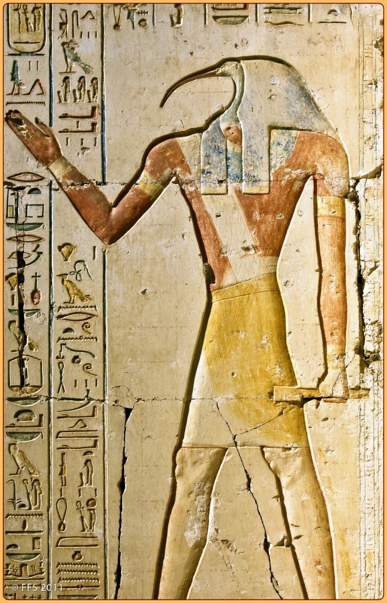Thovt má v egyptské magii významnou úlohu. Je mu také přičítáno autorství několika významných magických spisů.