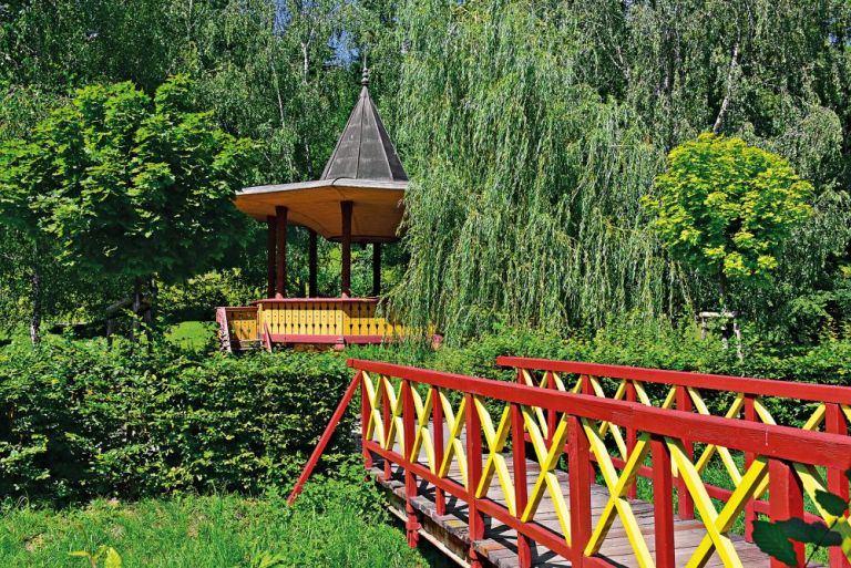 Luhačovice jsou proslulé romantickými parky s bohatou zelení.