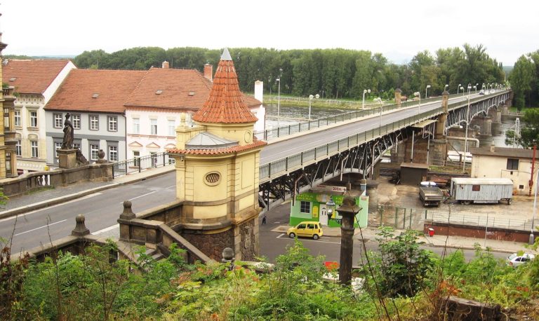 Železniční most přes Labe