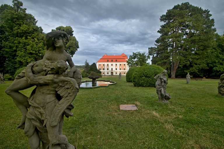 Park s kopiemi soch Matyáše Bernarda Brauna