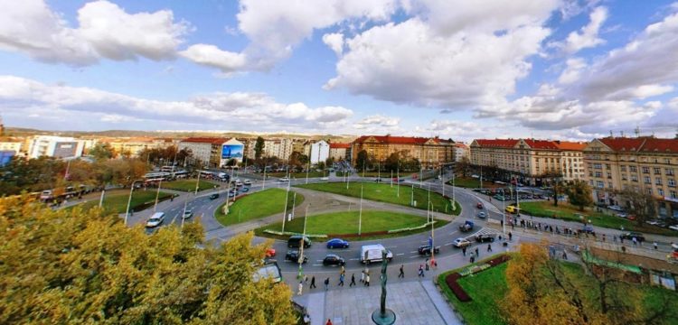 Proměny názvu pražského Vítězného náměstí: Beneše střídala Řijnová revoluce