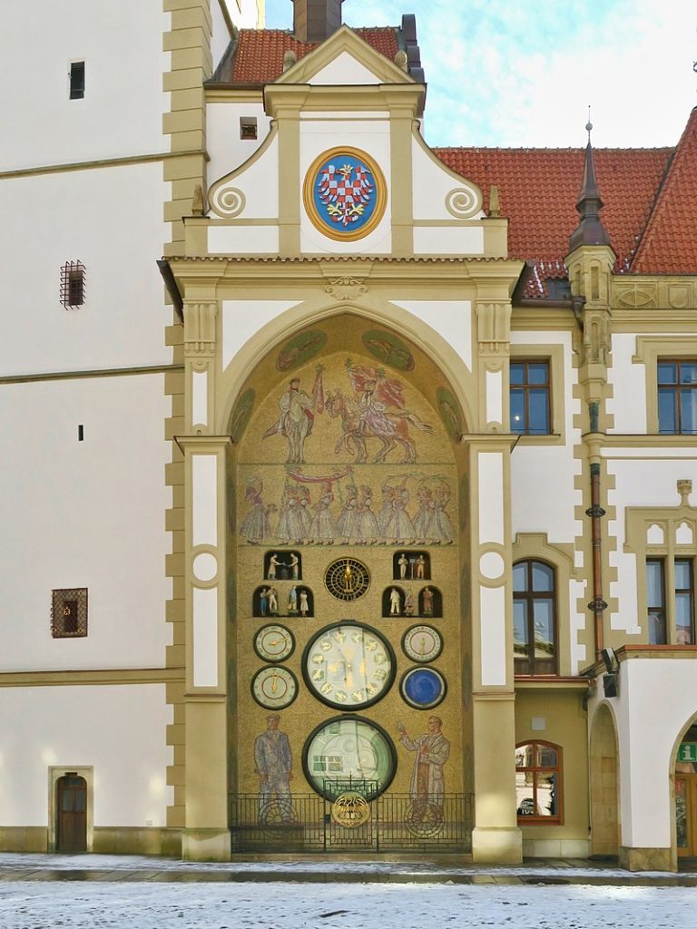 Orloj v Olomouci. FOTO - Jan Jeništa - CC BY-SA 4.0