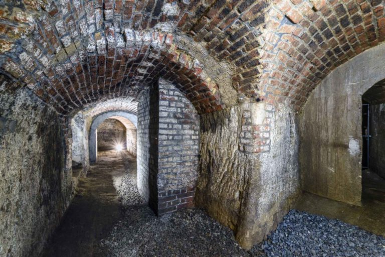 3. Historické klenby plzeňského podzemí byly za dobu své existence mnohokrát opravovány a vyztužovány.