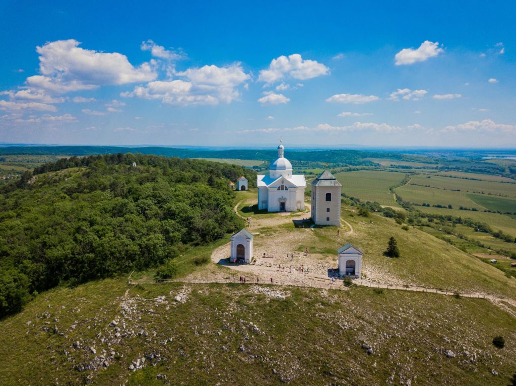Svatý kopeček: Přírodní rezervace i nejstarší poutní místo nad městem Mikulov
