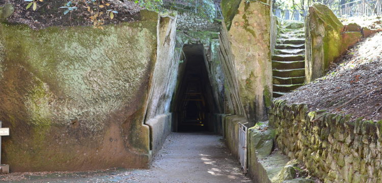 Cumae: Jeskyně, ve které působila Sibyla