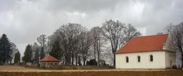 Hřbitov a kostel
