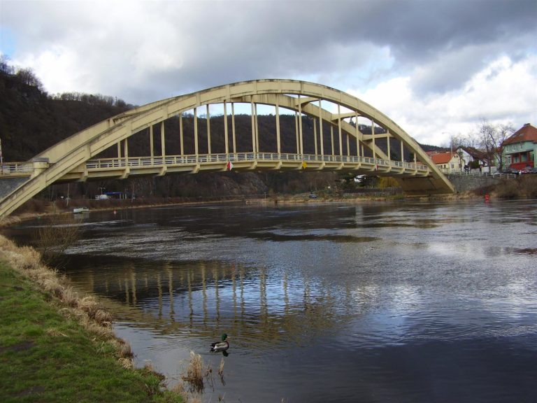 Most ve zmiňované štěchovické lokalitě