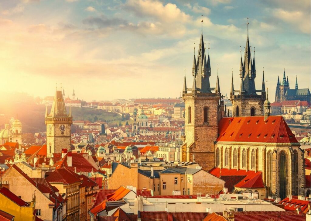 Středočeský kraj a Praha: Stověžatou krásku objímá barvitá příroda
