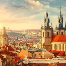 Středočeský kraj a Praha: Stověžatou krásku objímá barvitá příroda