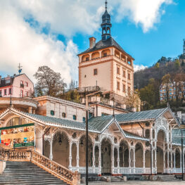 Karlovy Vary, město minerálních pramenů a festivalů