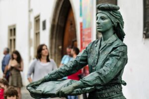 Do Slavkova míří nejlepší evropské „živé sochy“: Vydrží až 20 hodin bez mrknutí oka