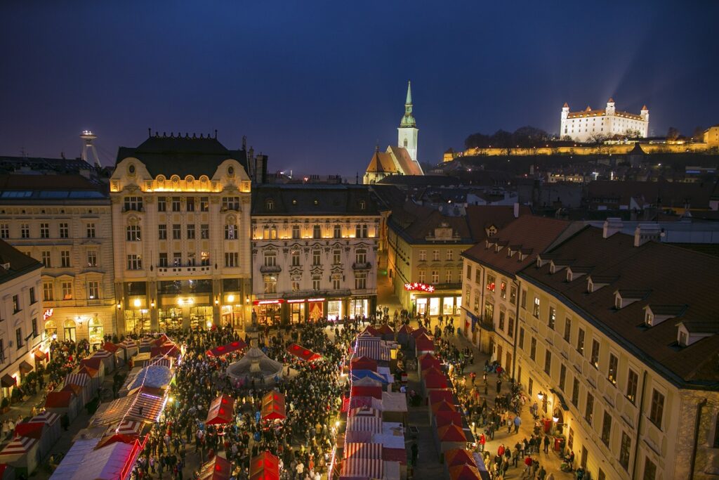 Bratislava: Nechte se okouzlit vánoční atmosférou, přijeďte k sousedům na vánoční trhy