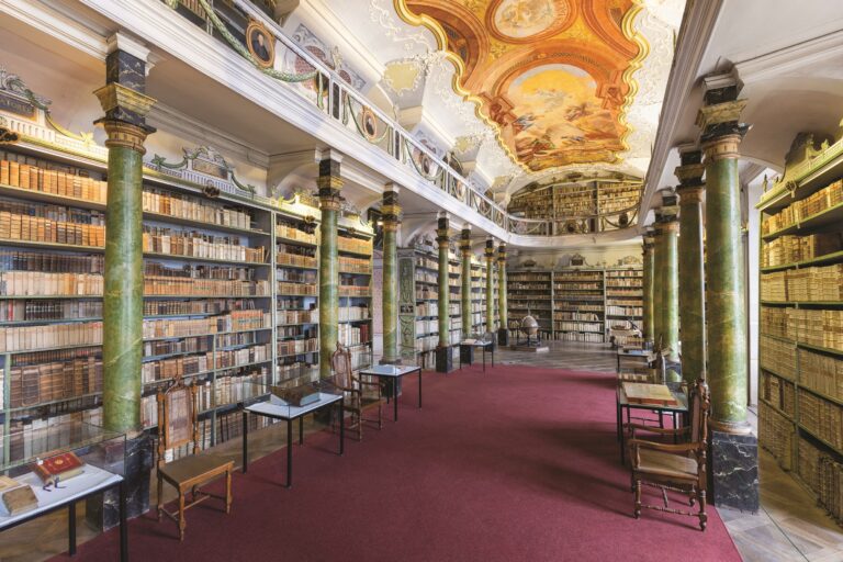 Klášterní knihovna uchovává 17000 svazků...