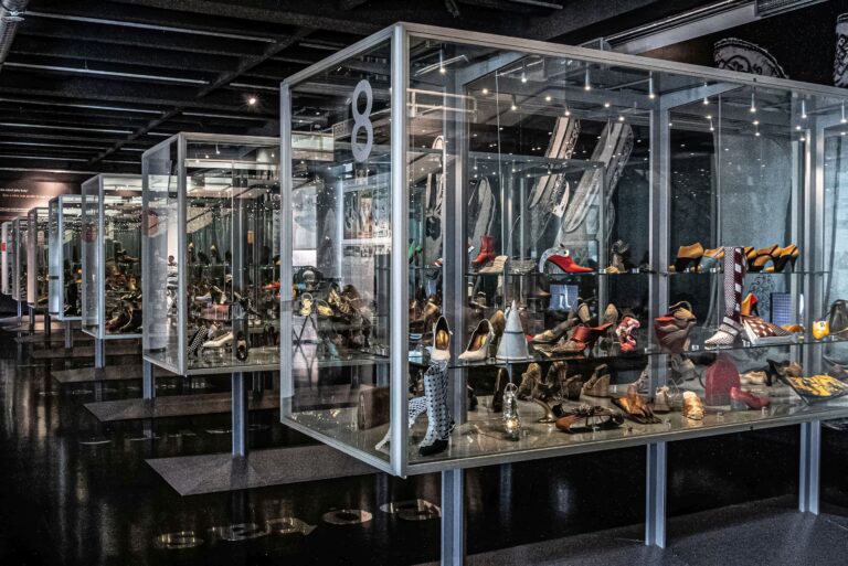 Muzeum jihovýchodní Moravy ve Zlíně – největší sbírka obuvi ve střední Evropě.