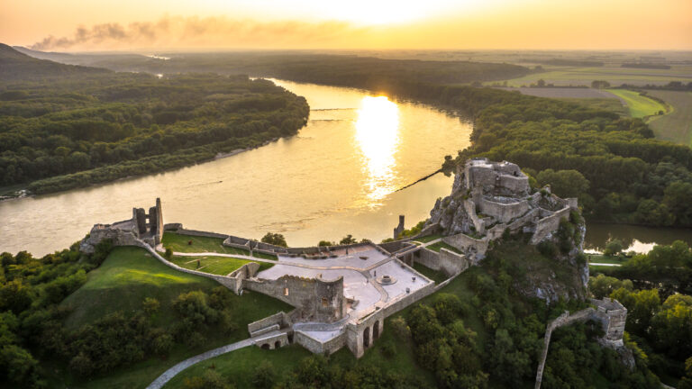 Hrad Děvín poskytuje nádherné výhledy do okolí.