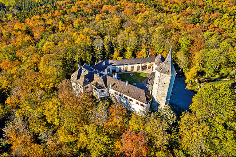 Kdo by neznal Pyšnou princeznu? Hrad krále Miroslava byl právě v Telči, jeho Krasomila ovšem žila na Hluboké.
