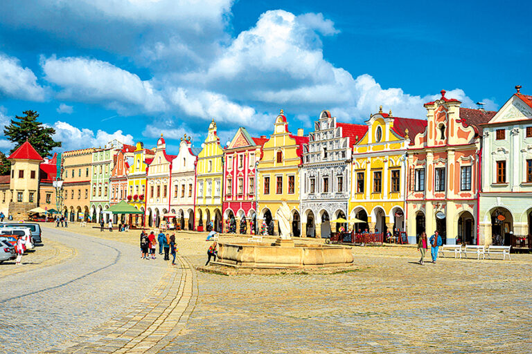 První kamenné domy se tu začaly objevovat ve 14. století, předtím bylo vše ze dřeva.