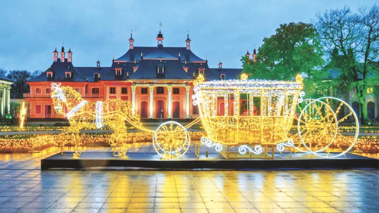 Na zámku Pillnitz vás čekají efektně rozsvícené vánoční zámecké zahrady.