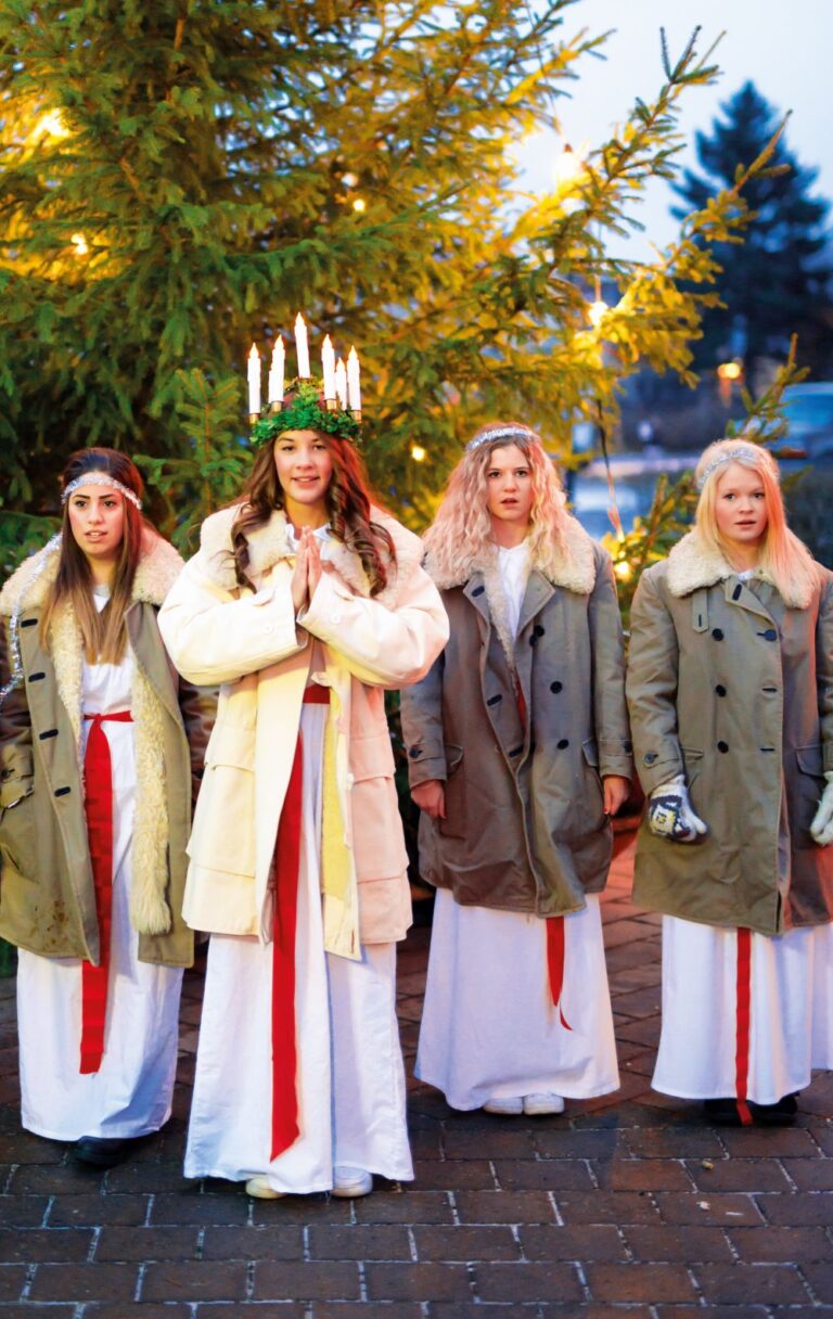 Svatá Lucie a její švédské náctileté kamarádky.