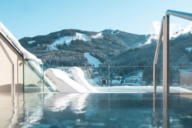 Výhled na sjezdovky z rodinného hotelu Das Ronacher