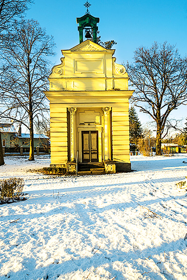Procházkou dojdeteke kapli svaté Anny.