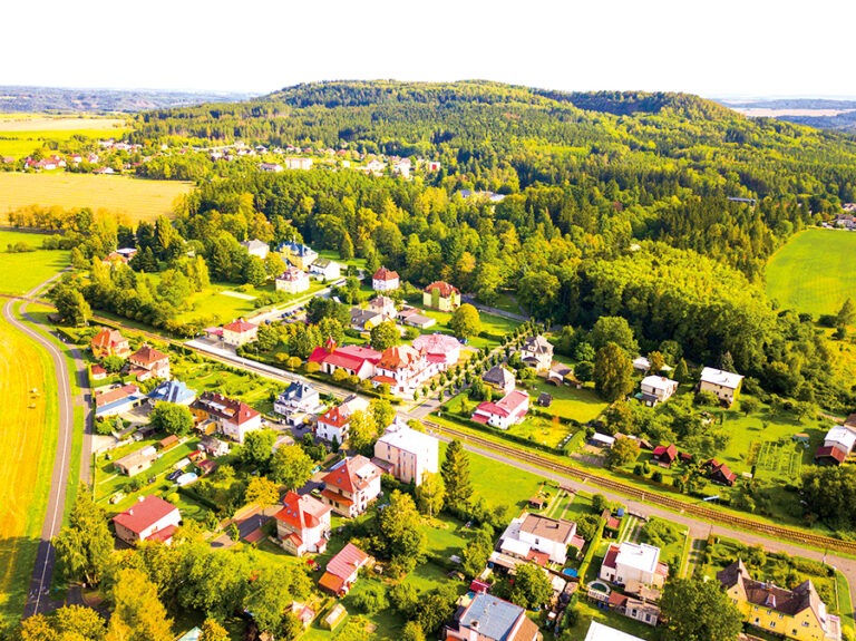 Lázeňské městečko je ukryté uprostřed lesů.