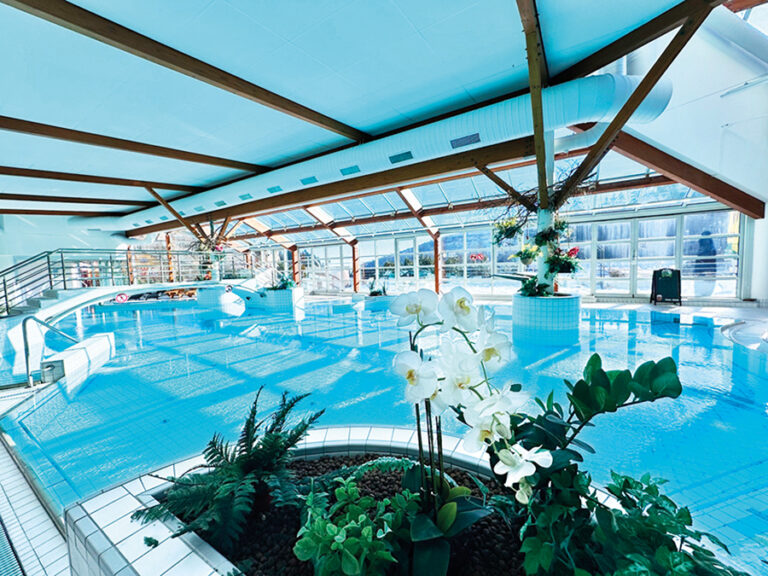 Rehabilitační bazén v aquacentru je napouštěn termálními léčivými prameny.