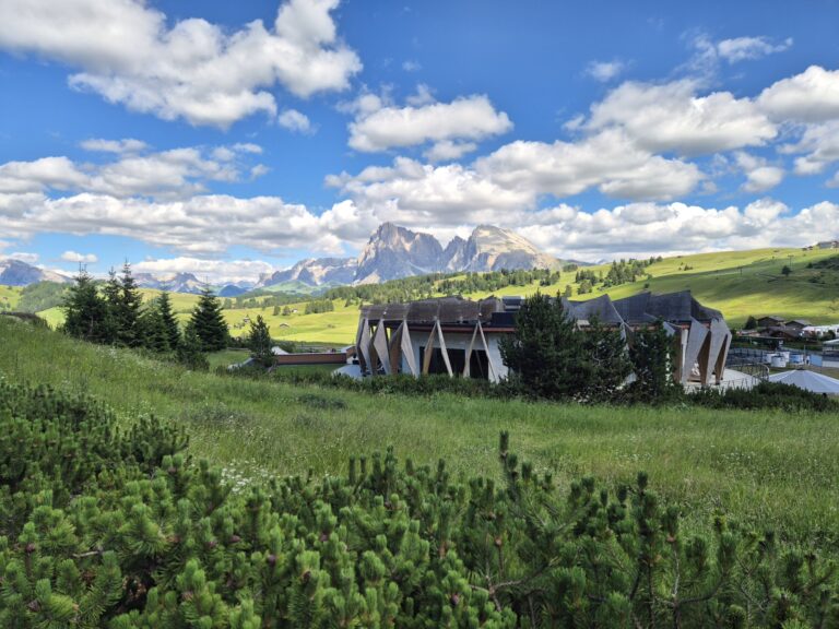 Alpe di Siusi láká turisty z celého světa nejen svou krásou, ale i místní gastronimií
